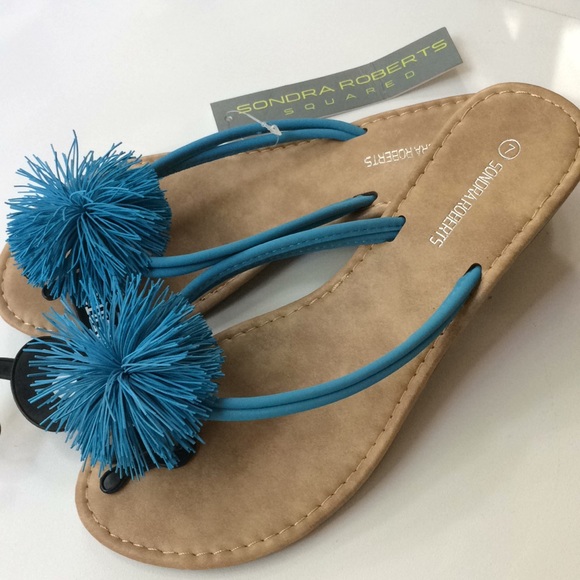 Sondra Roberts Shoes - 🏄🏼HP🏄🏼 Pom-Pom Flip Flops.